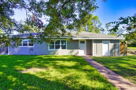 1116 Lake Street Clute TX 77531