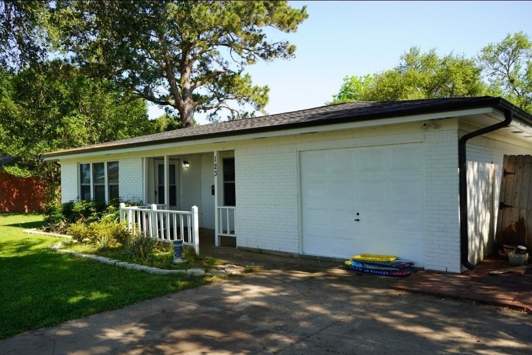 123 25th Avenue N Texas City TX 77590