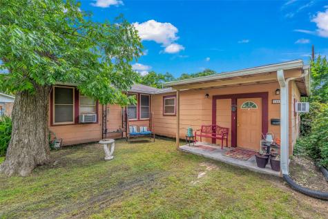 1417 Oakwood Street Navasota TX 77868