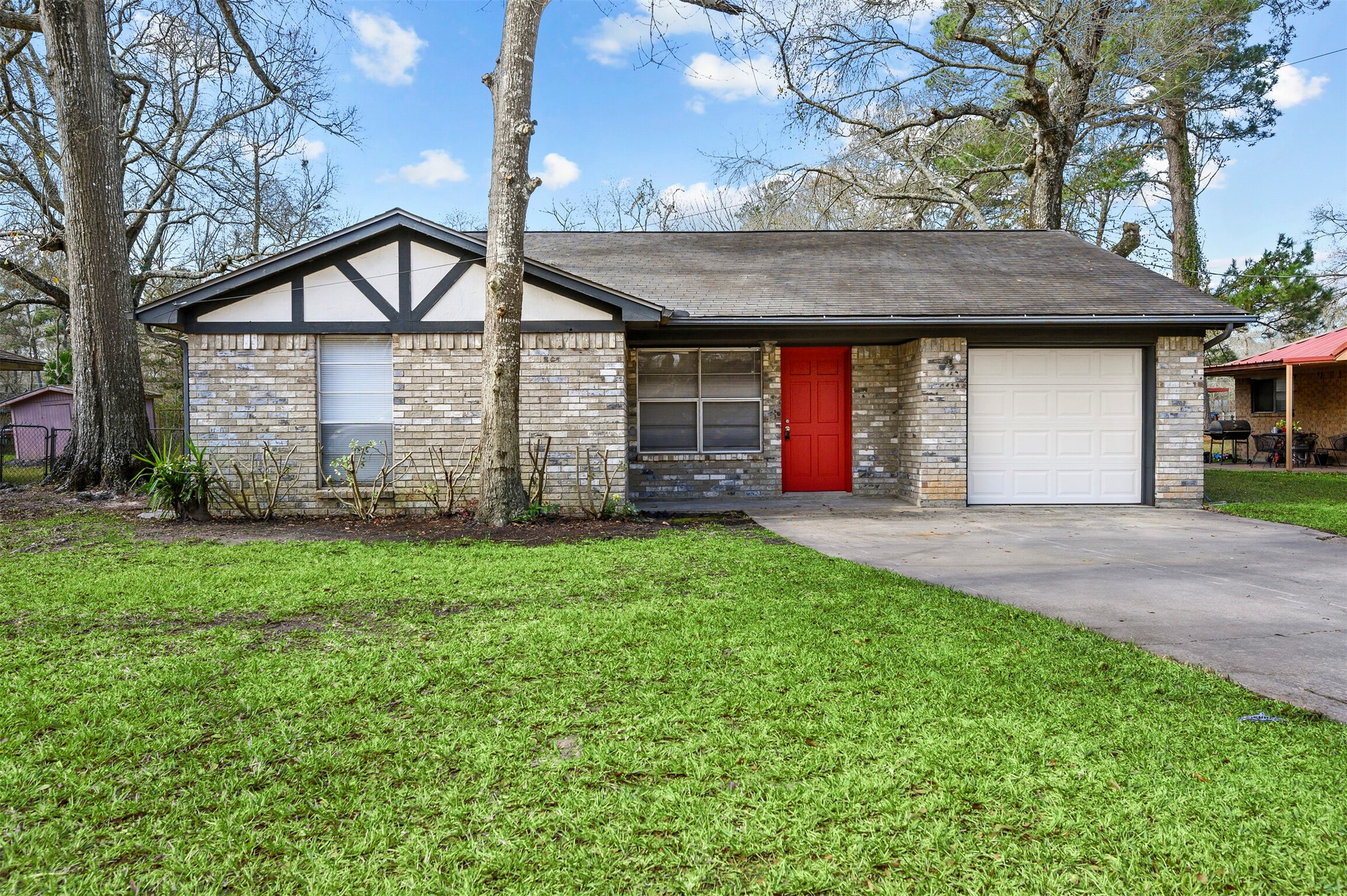 1304 S Holly Avenue Cleveland TX 77327