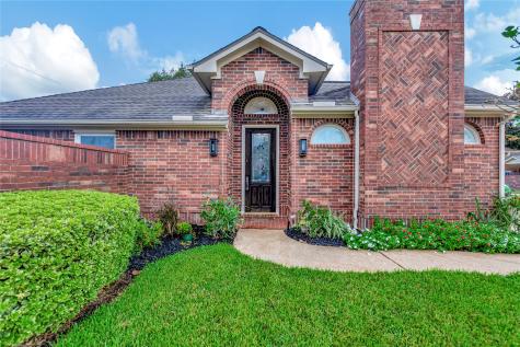 302 Pine Creek Drive Friendswood TX 77546