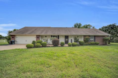 1052 S Lowrance Road Red Oak TX 75154