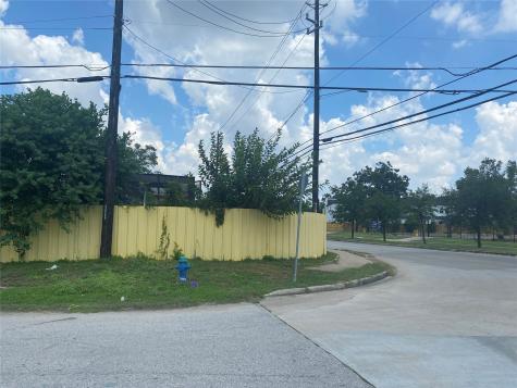 91 Burbank Street Houston TX 77076
