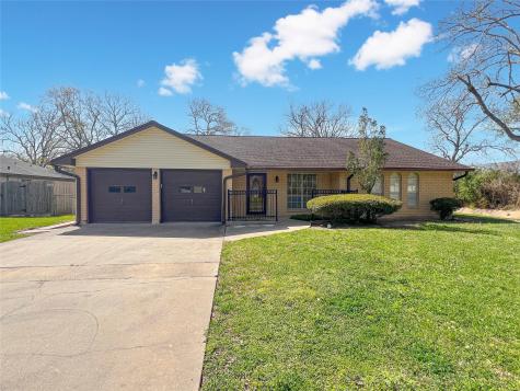 303 Petunia Street Lake Jackson TX 77566