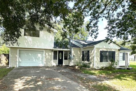 2600 Berry Avenue Groves TX 77619