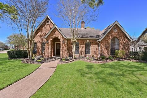 1110 Twin Oaks Street Friendswood TX 77546