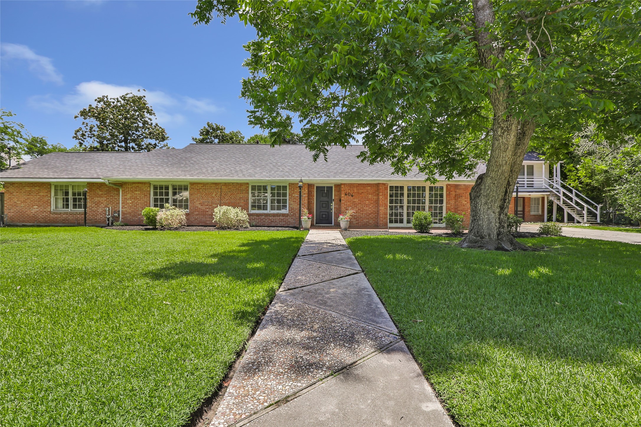 606 N Main Street Dayton TX 77535