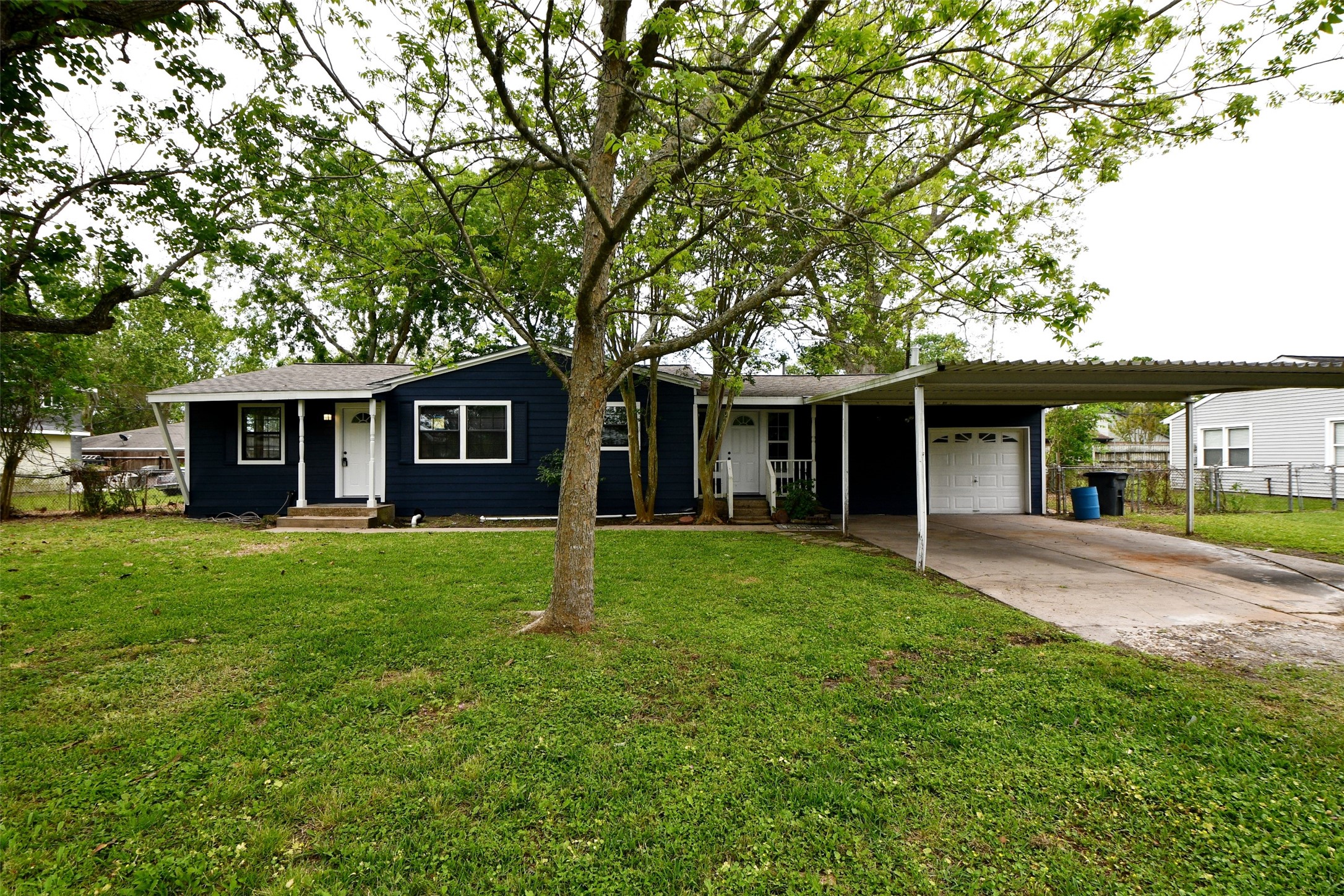 8009 White Avenue Hitchcock TX 77563