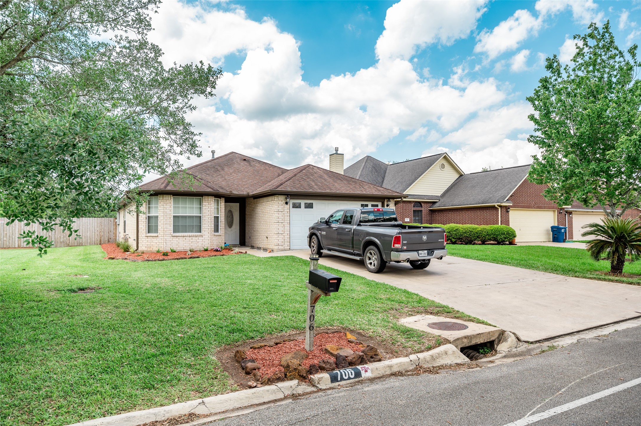 706 Live Oak Avenue Bay City TX 77414