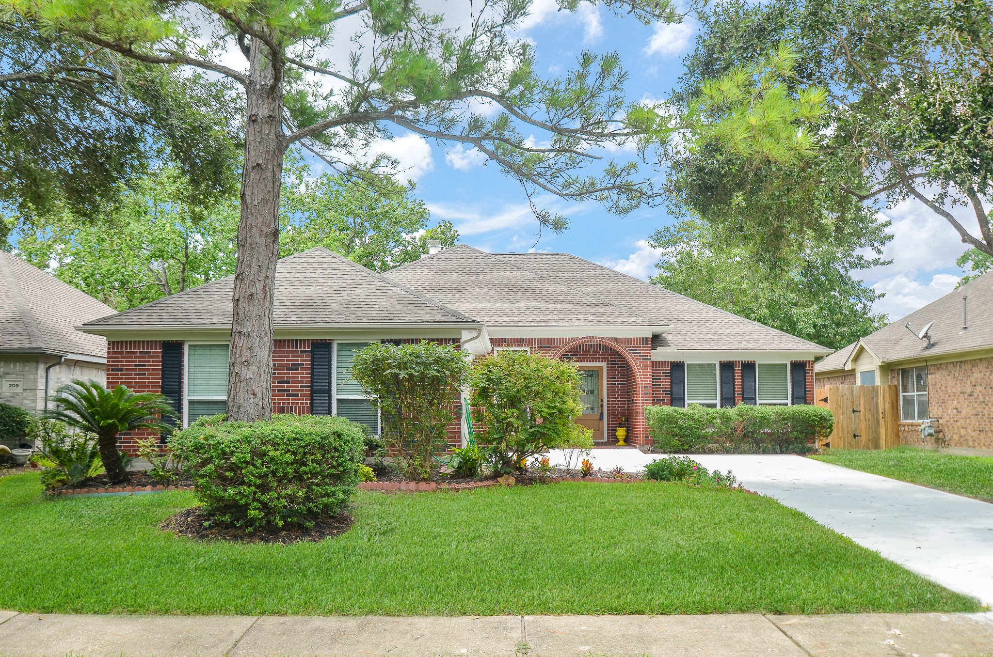 203 Harwood Drive League City TX 77573