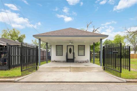 1422 E 32nd 1/2 Street Houston TX 77022