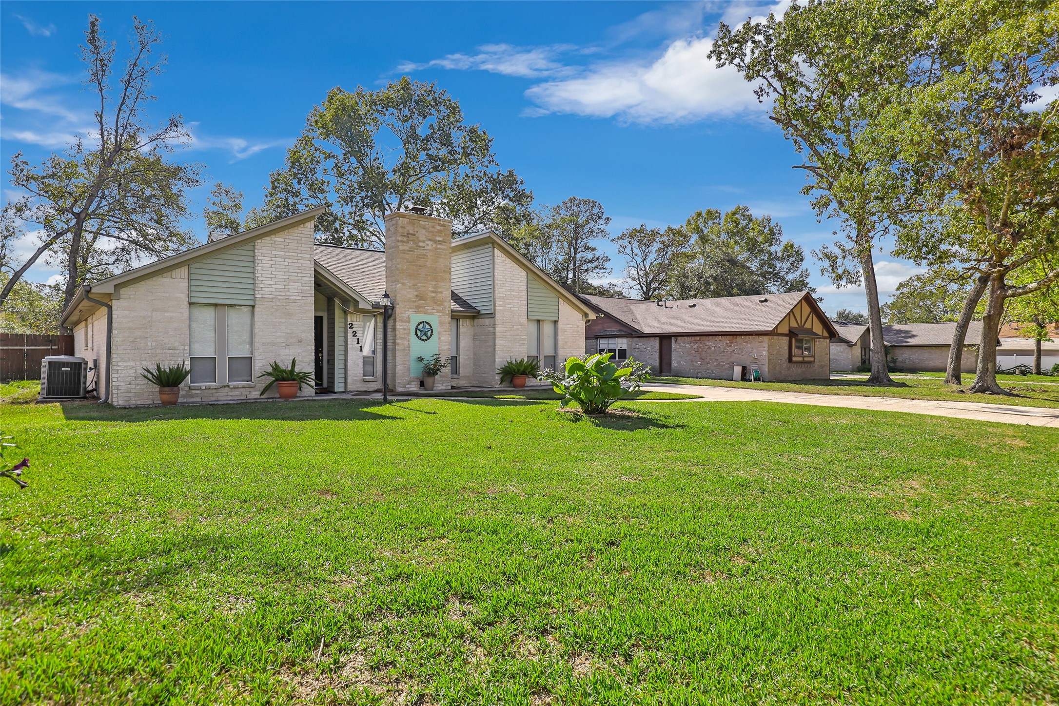 2211 Papoose Trail Crosby TX 77532
