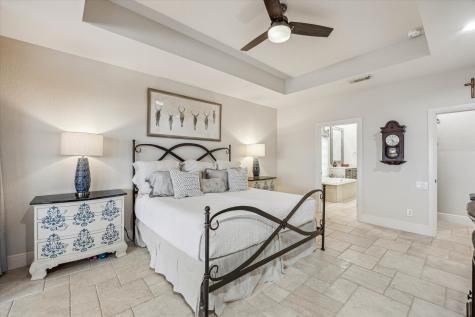 529 Southport Lane Kemah TX 77565