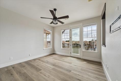 529 Southport Lane Kemah TX 77565