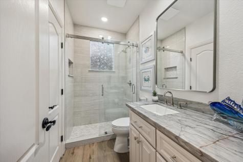 529 Southport Lane Kemah TX 77565