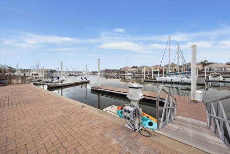 529 Southport Lane Kemah TX 77565