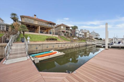 529 Southport Lane Kemah TX 77565