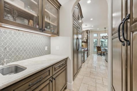 529 Southport Lane Kemah TX 77565
