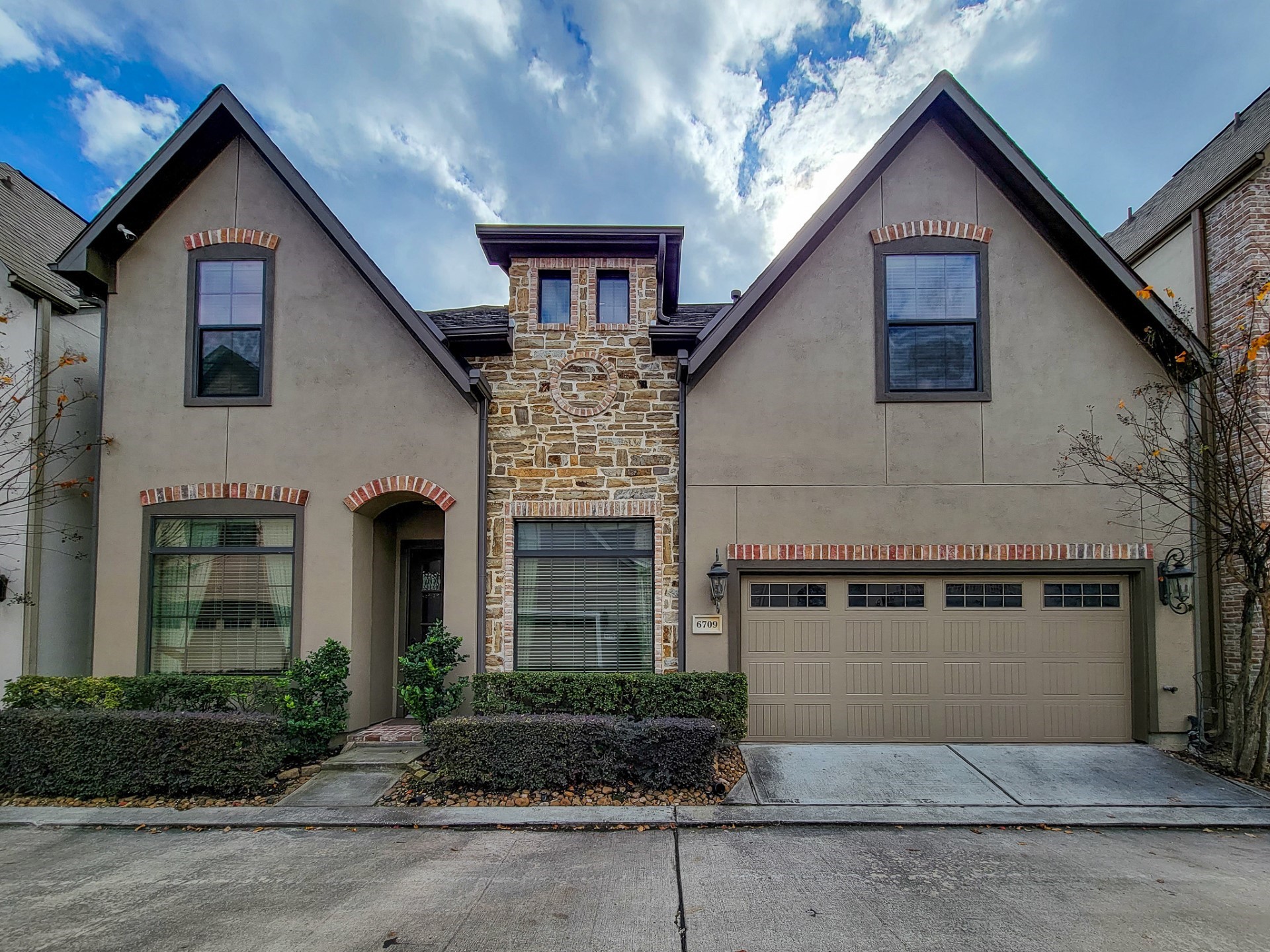 6709 Woodbend Park N Houston TX 77055