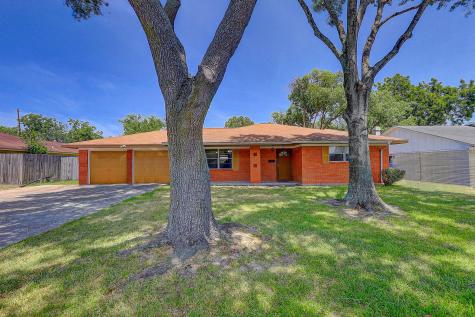1607 Clayton Drive Baytown TX 77520