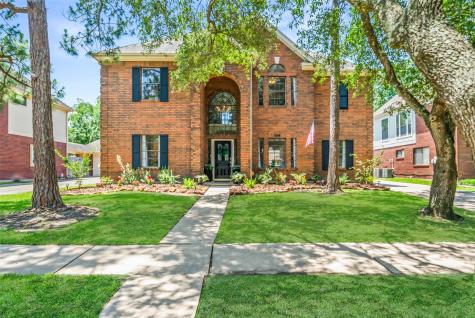 107 Lake Point Court League City TX 77573