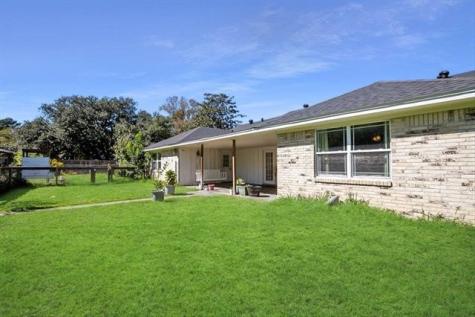 545 Elm Street Sour Lake TX 77659
