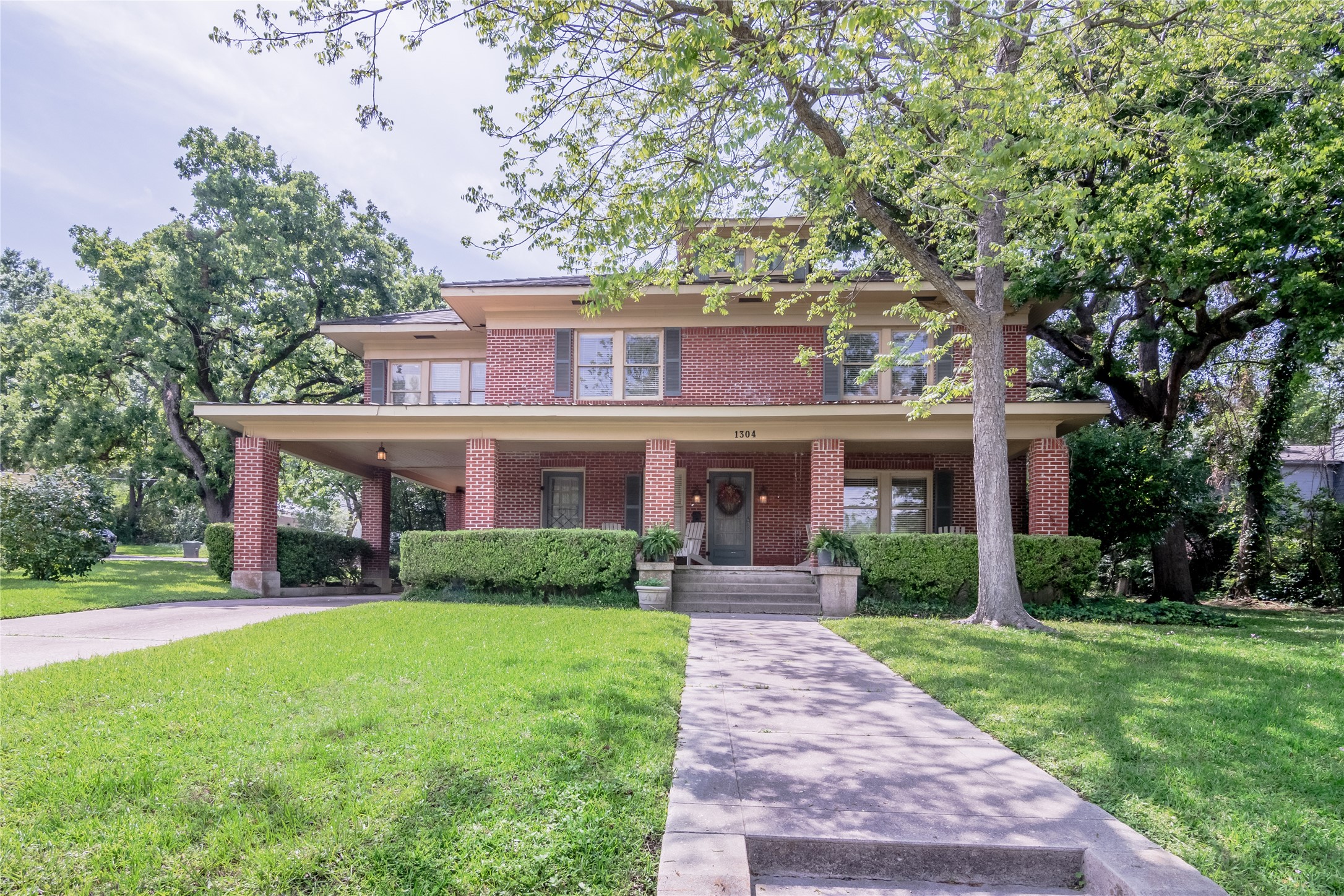 1304 Avenue O Huntsville TX 77340