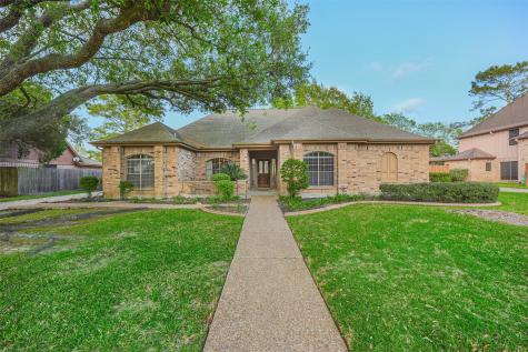 1615 Falcon Ridge Boulevard Friendswood TX 77546