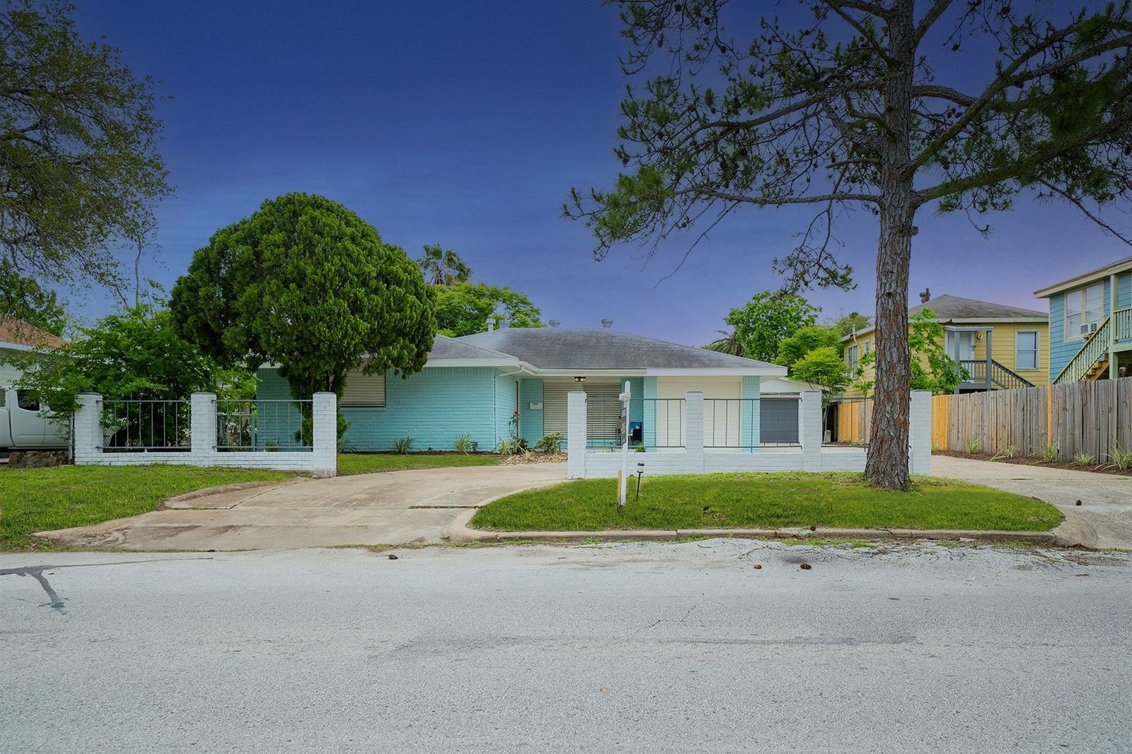 4923 Bernardo De Galvez Galveston TX 77551