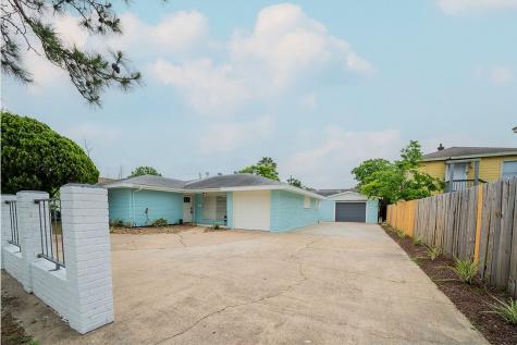 4923 Bernardo De Galvez Galveston TX 77551