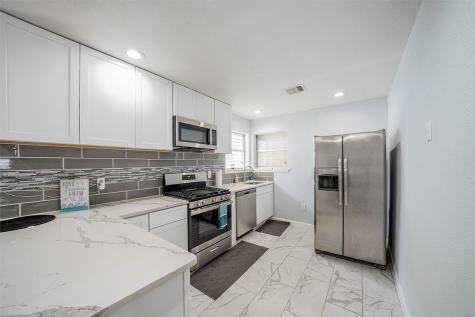 4923 Bernardo De Galvez Galveston TX 77551