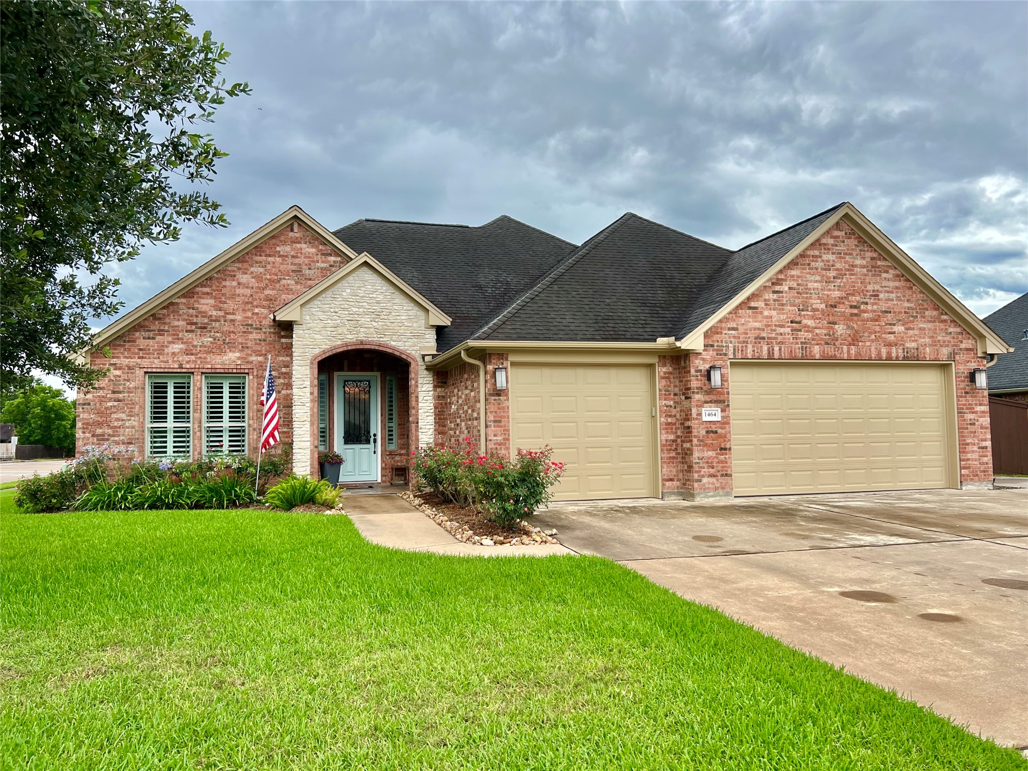 1464 S Bluebonnet Lane Angleton TX 77515