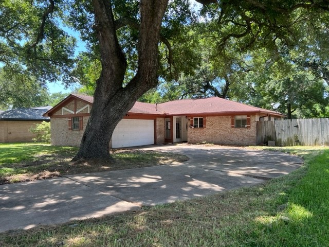 312 Crestwood Street Clute TX 77531