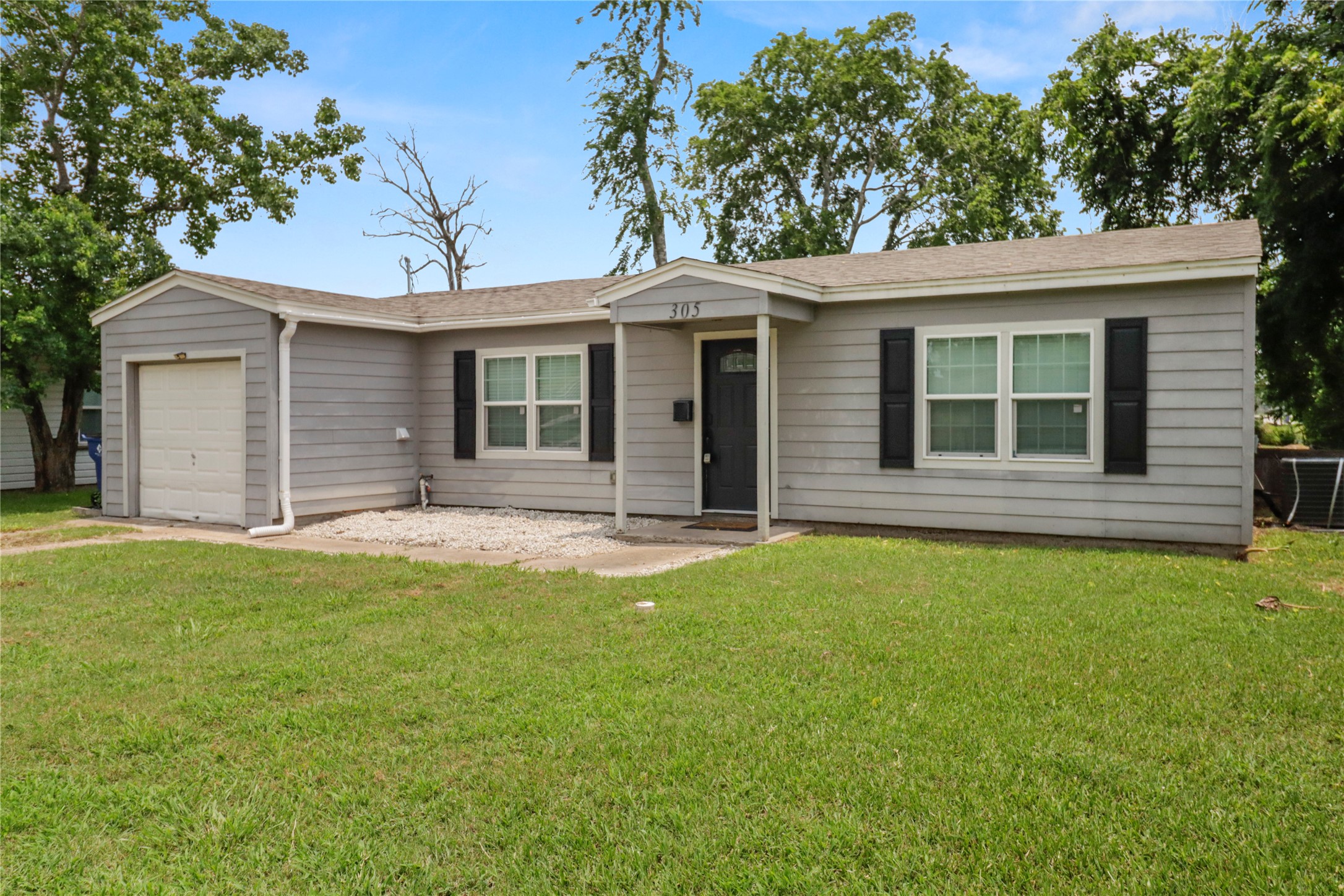 305 Evans Street Angleton TX 77515