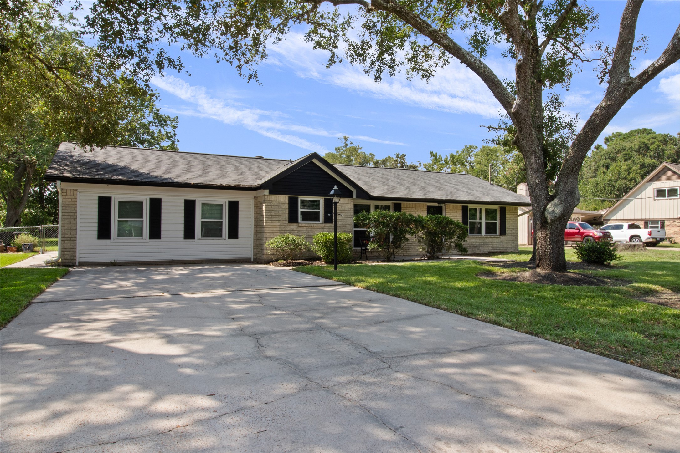 312 S Shadowbend Avenue Friendswood TX 77546