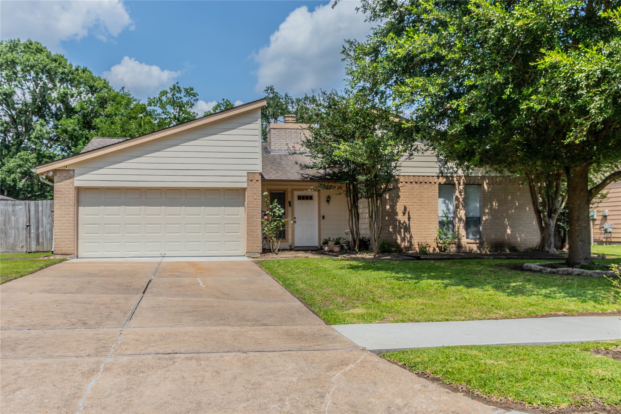 16841 Aprilmont Drive Sugar Land TX 77498