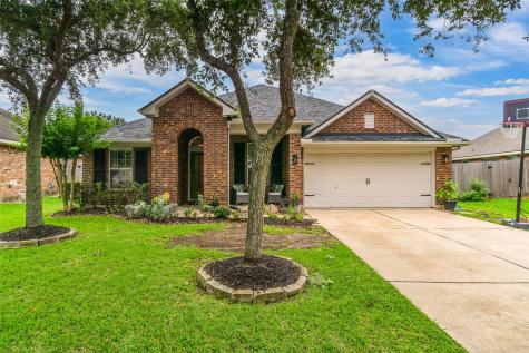 627 Castle Cove Lane League City TX 77573