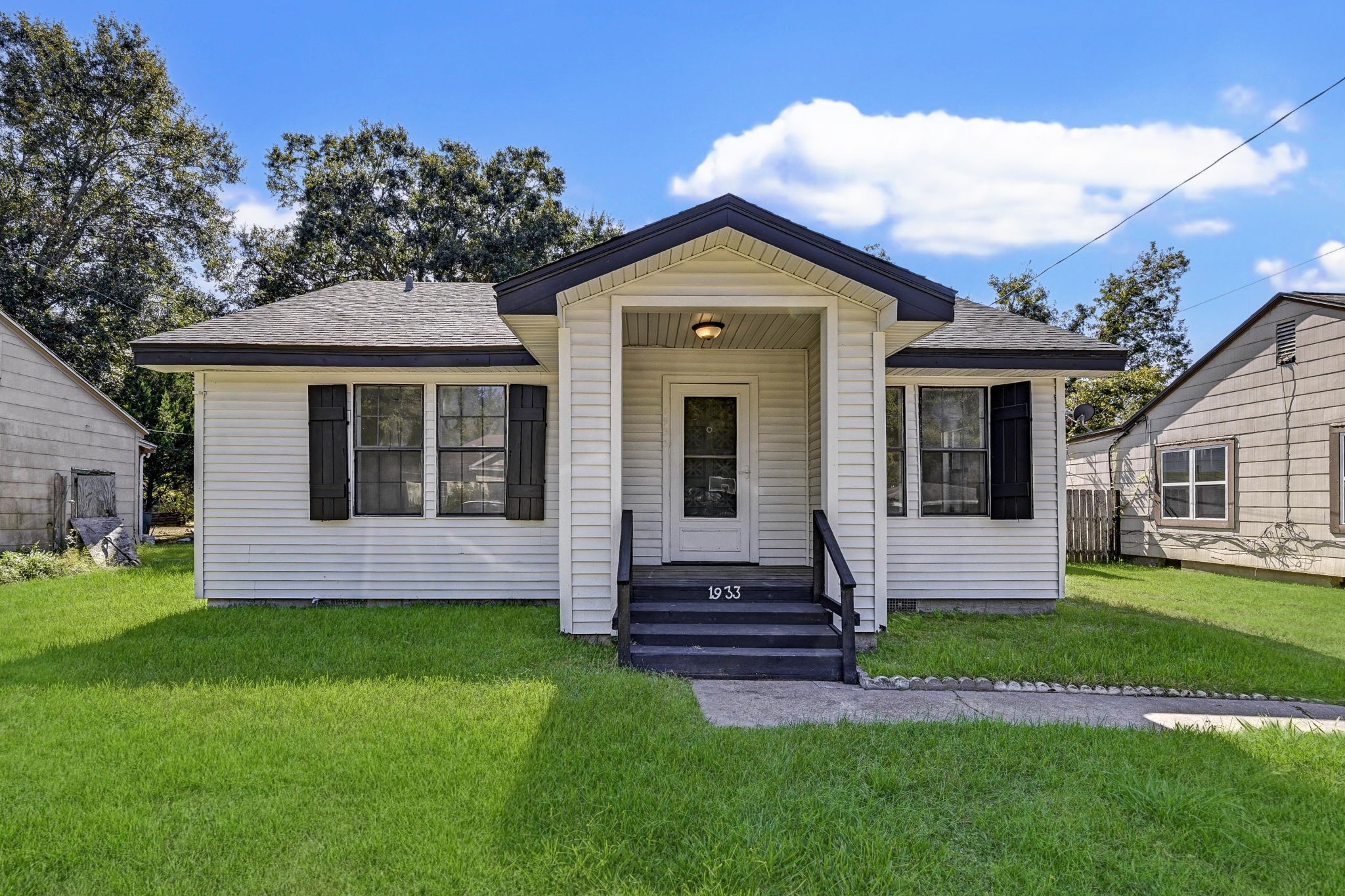 1933 Green Avenue Port Arthur TX 77642