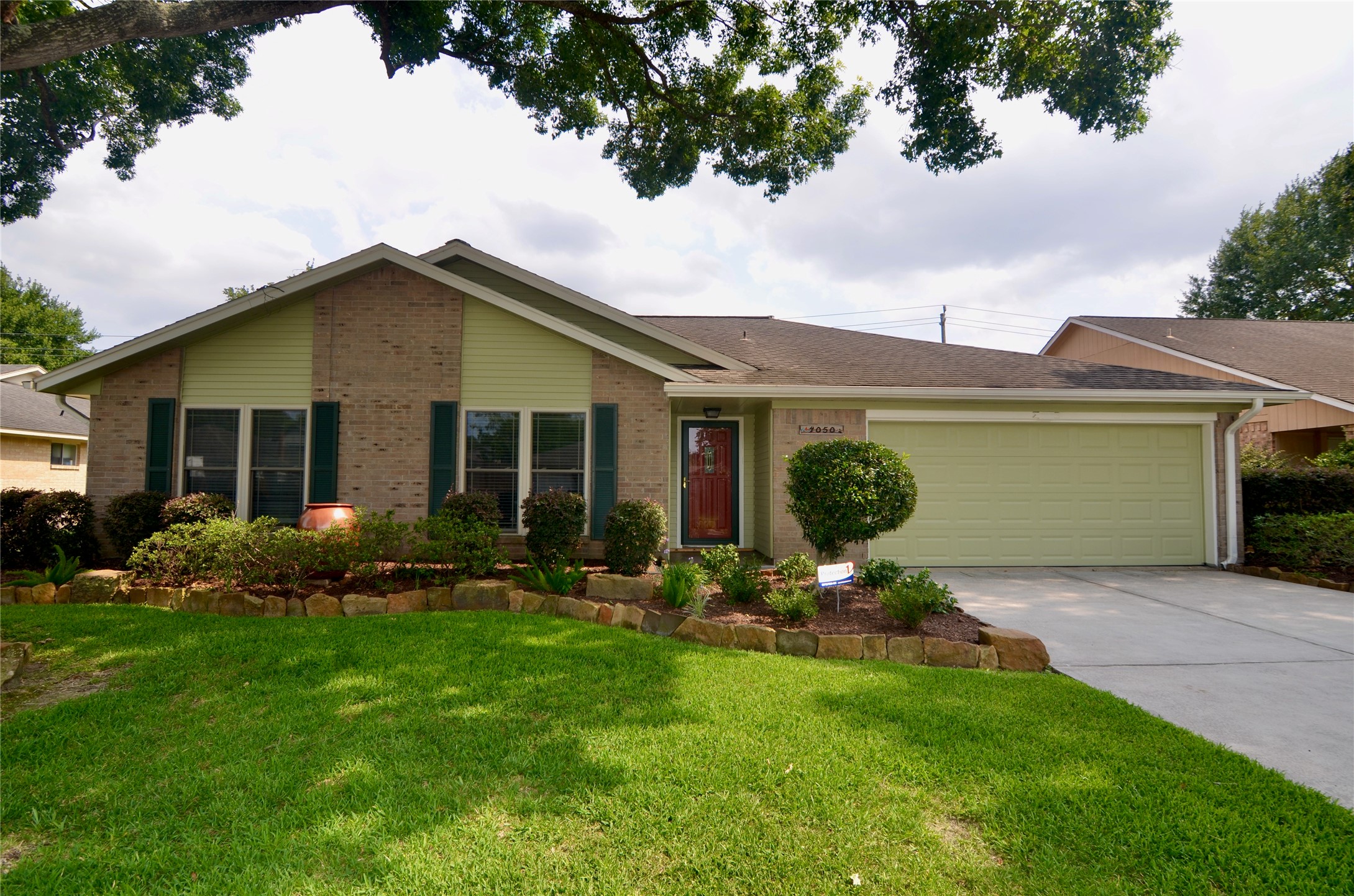 4050 Woodhollow Lane Pasadena TX 77504