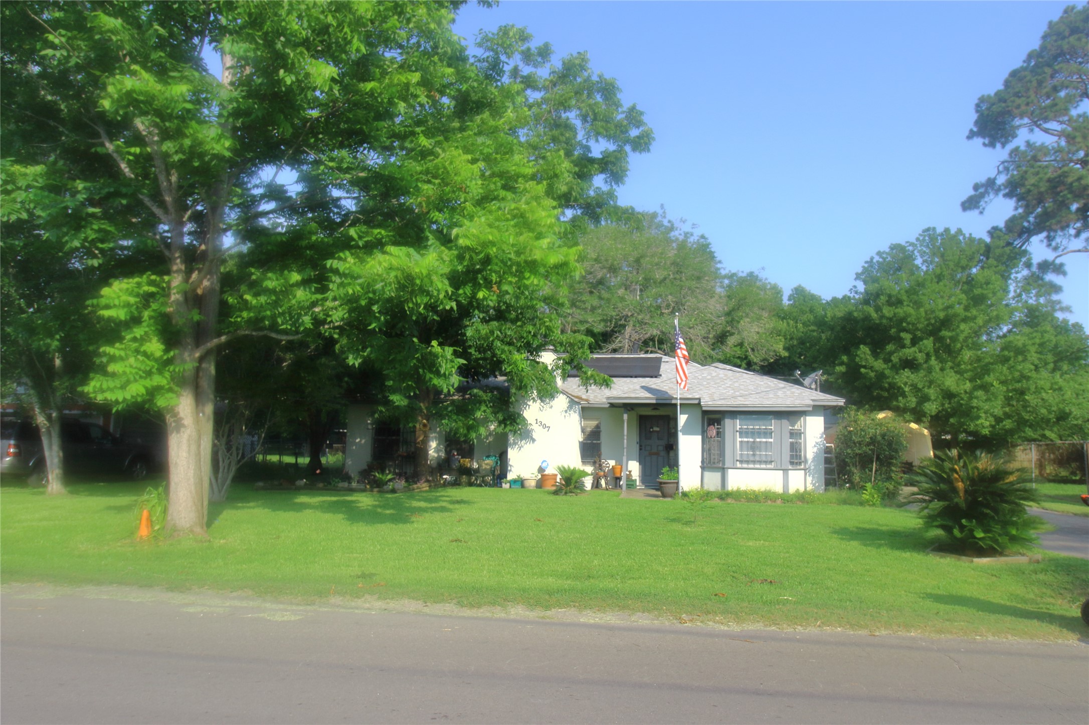 1307 N 8th Street Baytown TX 77520