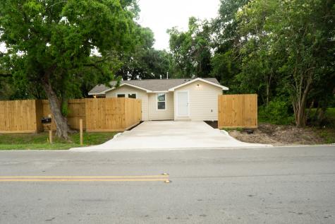 901 Dewalt Street Houston TX 77088
