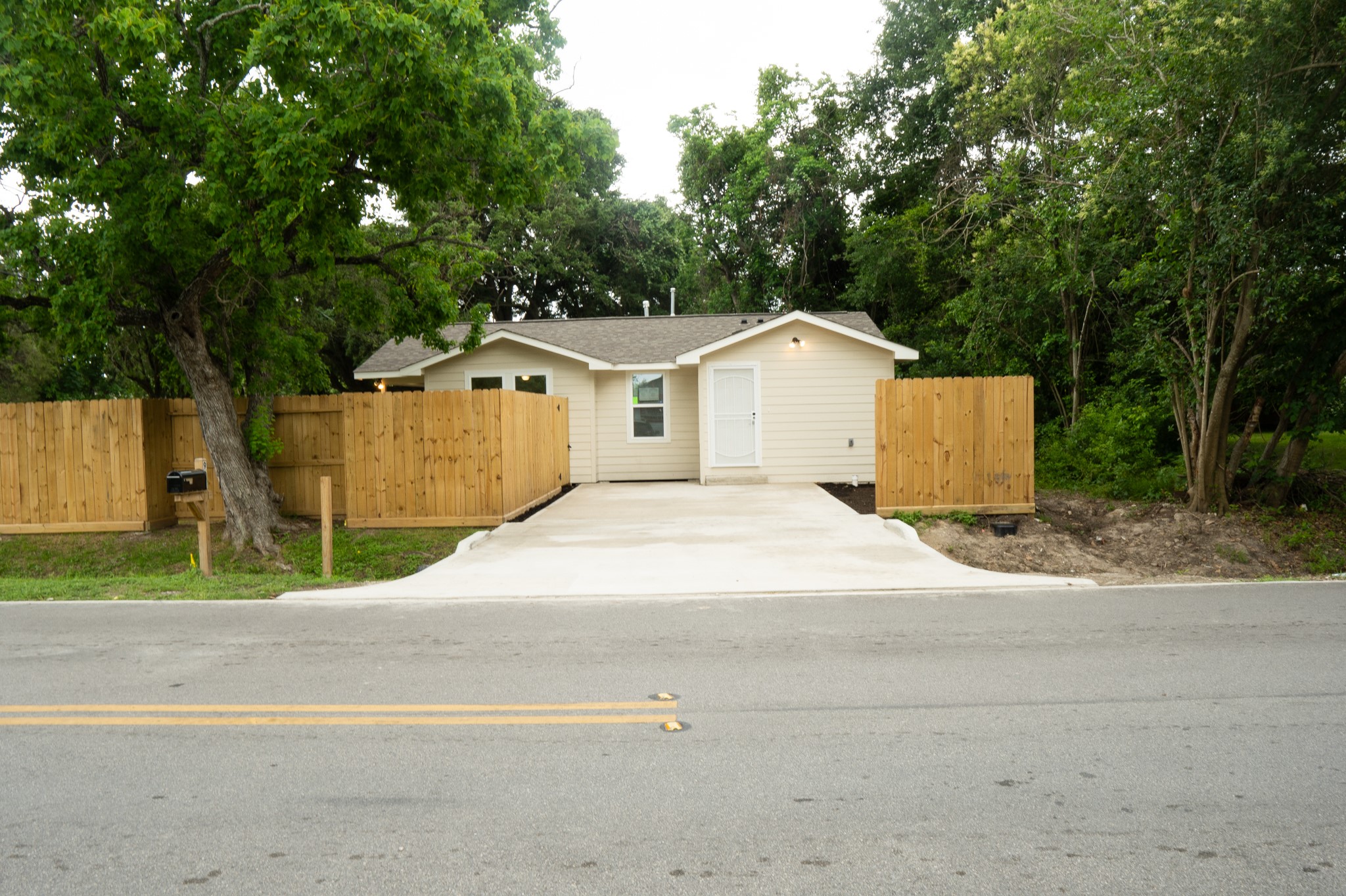 901 Dewalt Street Houston TX 77088