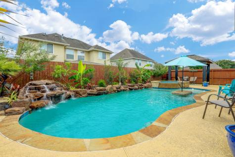1918 Grandoak Drive Pearland TX 77581