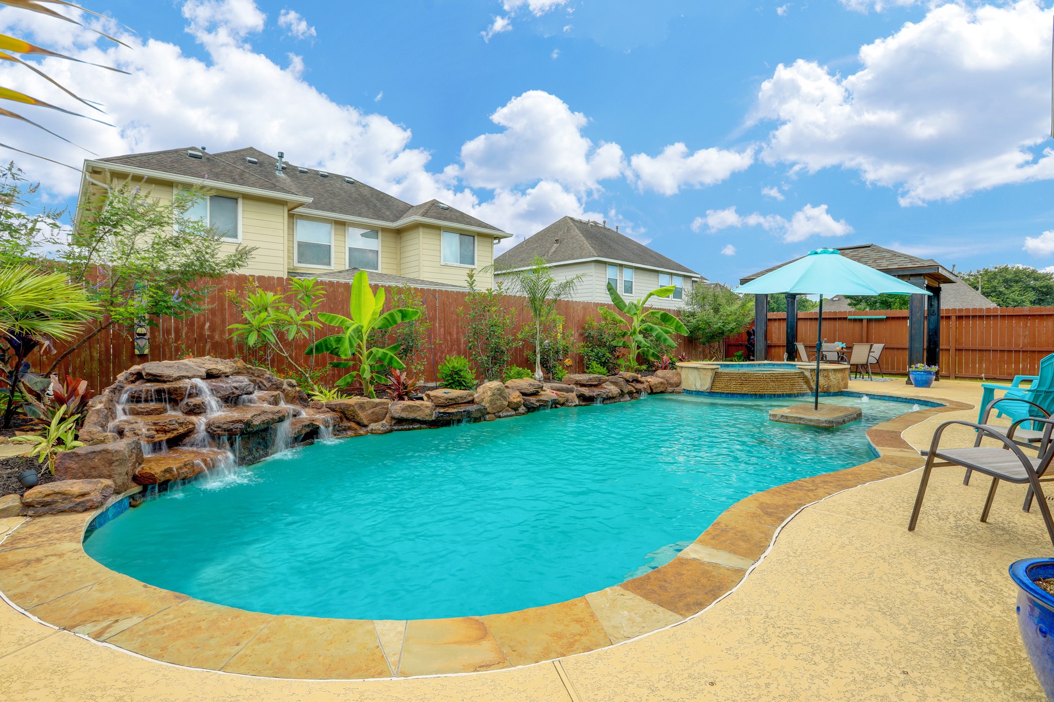 1918 Grandoak Drive Pearland TX 77581