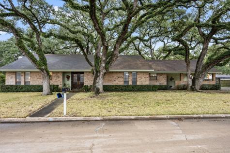100 Creek Bend Lane Columbus TX 78934