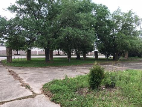 2406 Dixie Farm Road Pearland TX 77581