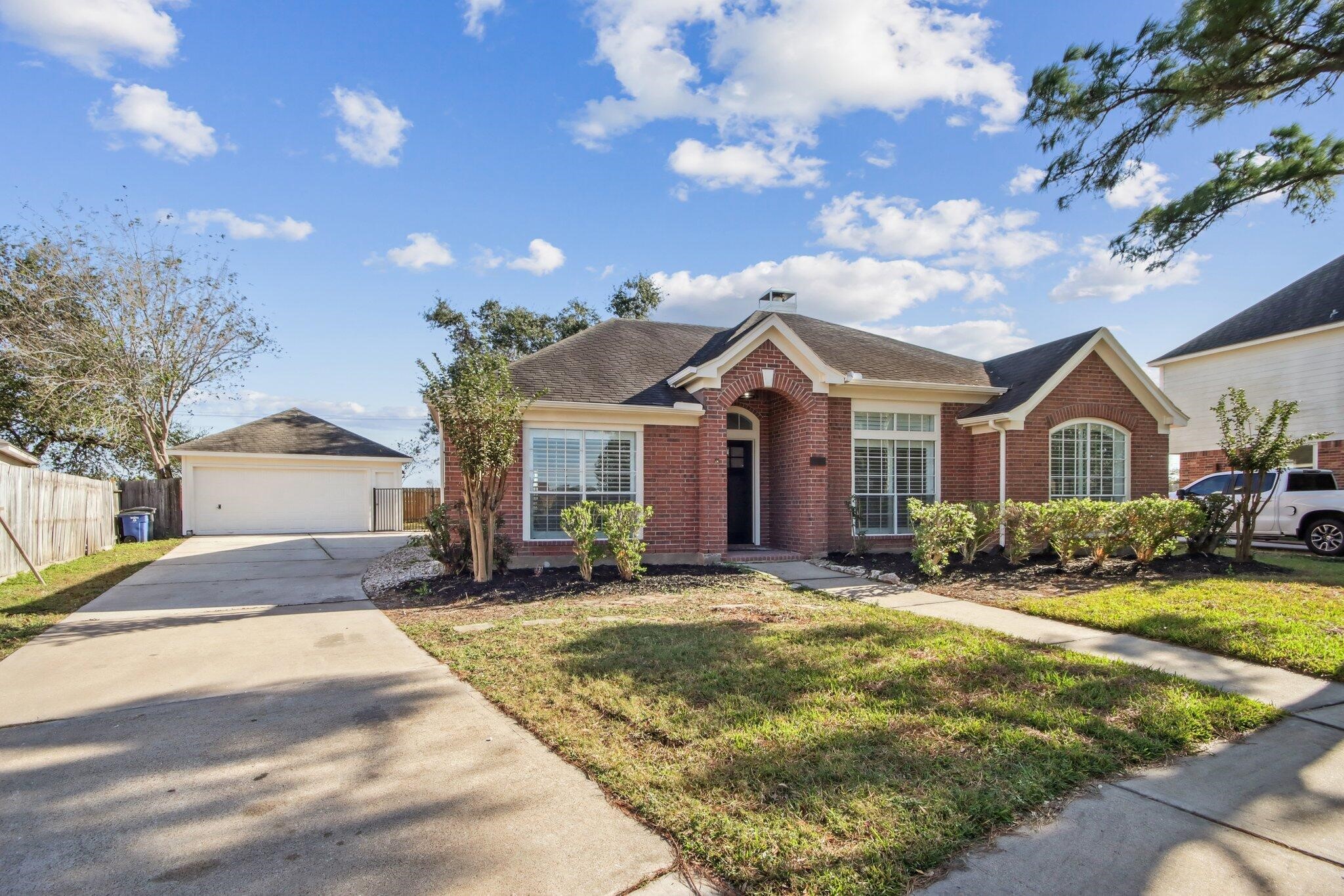 102 Crescent Bay Drive League City TX 77573