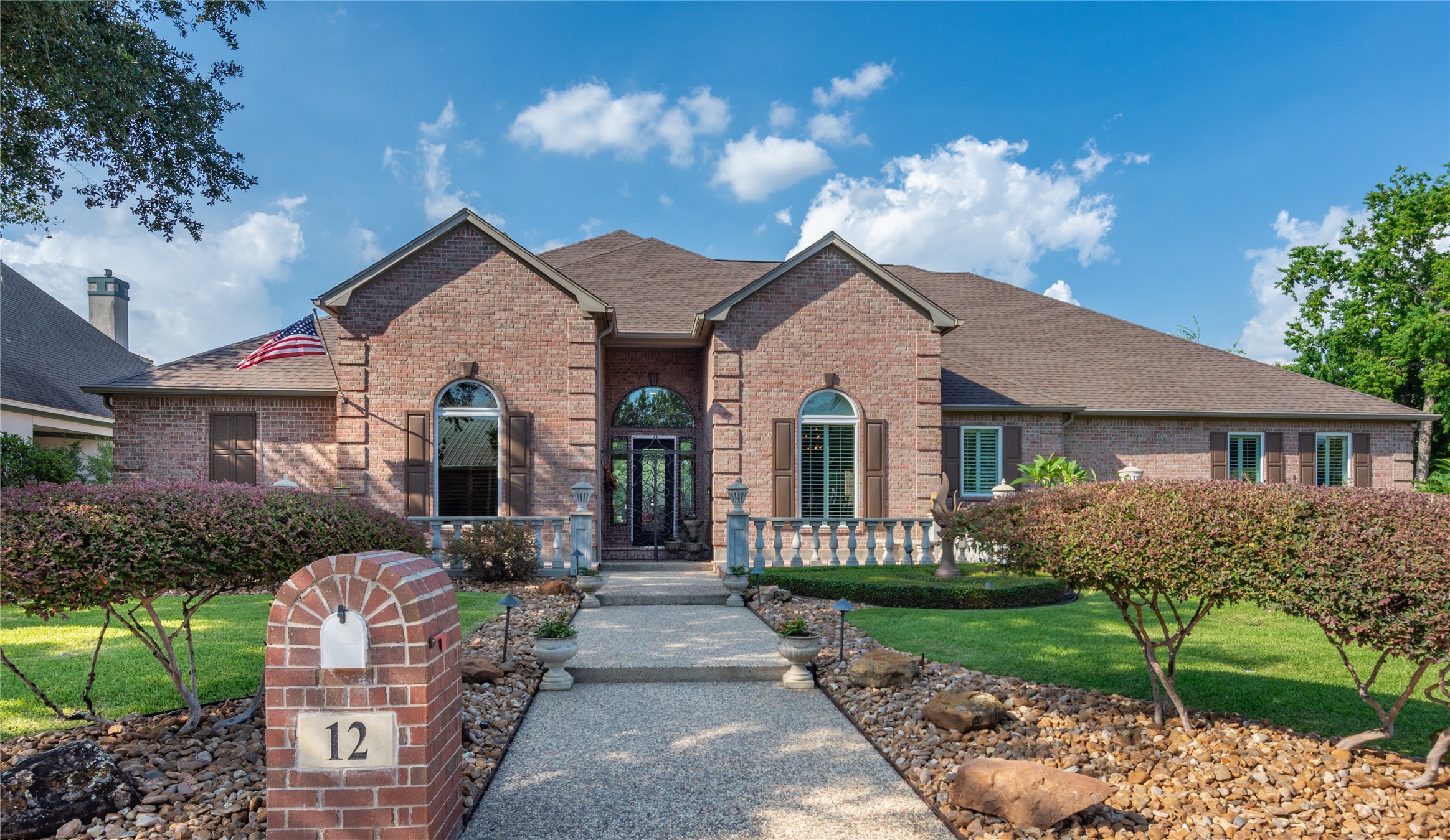 12 Lakeview Place Houston TX 77070