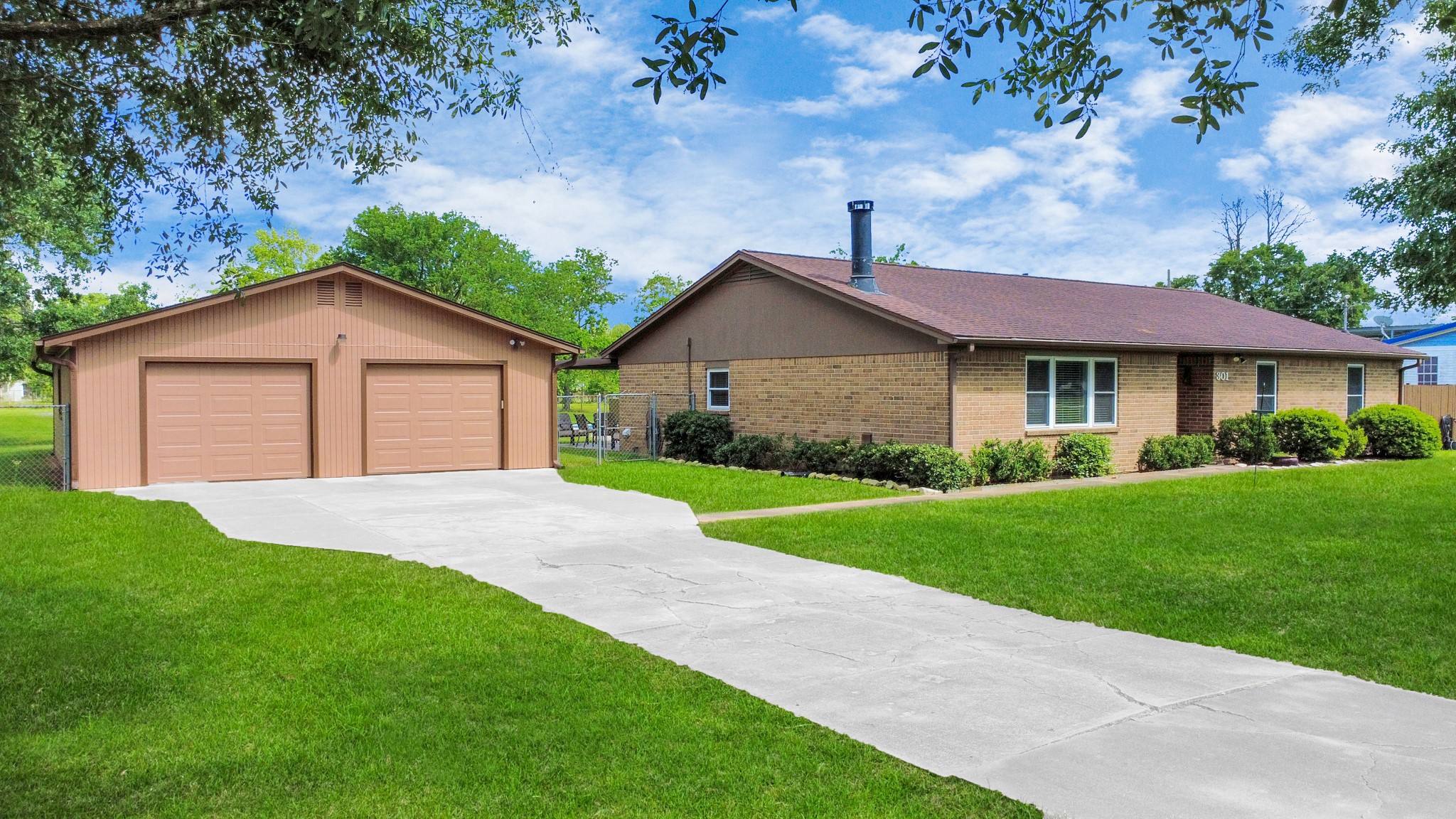 301 County Road 294 Alvin TX 77511