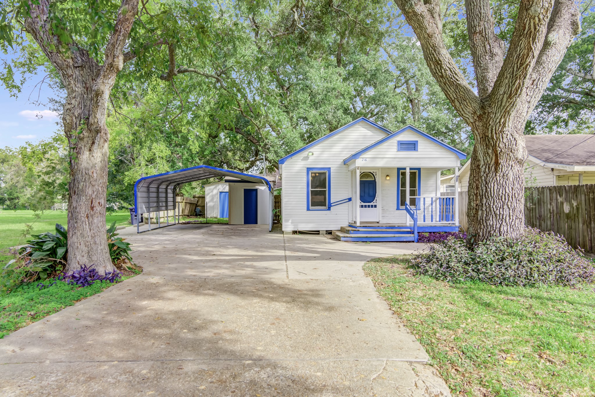 216 N Johnson Street Alvin TX 77511